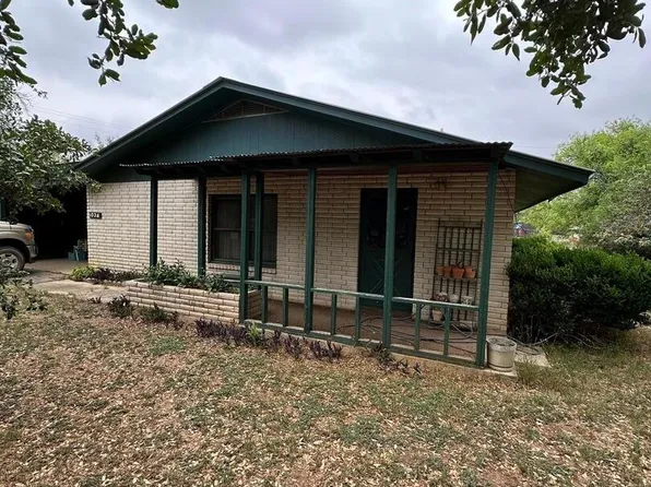 1024 N Center ST, Sabinal, TX 78881
