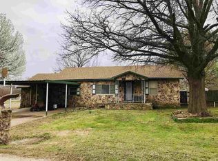 612 Marchbanks St, Perry, OK 73077