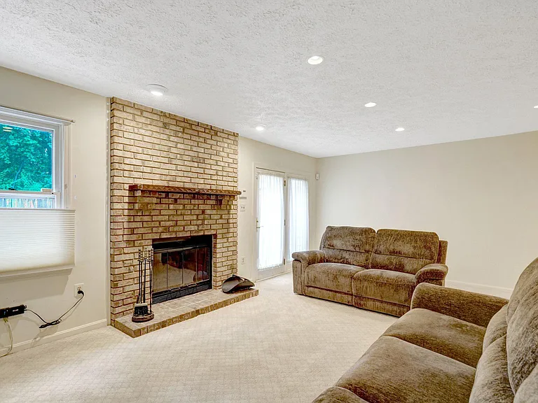 7975 Yancey Dr — Photo 28