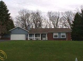 2399 Doris Dr, Brighton, MI