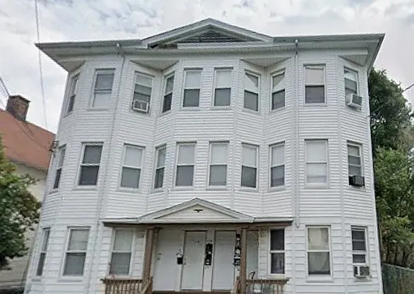 122 Rennell St #1 — Photo 2