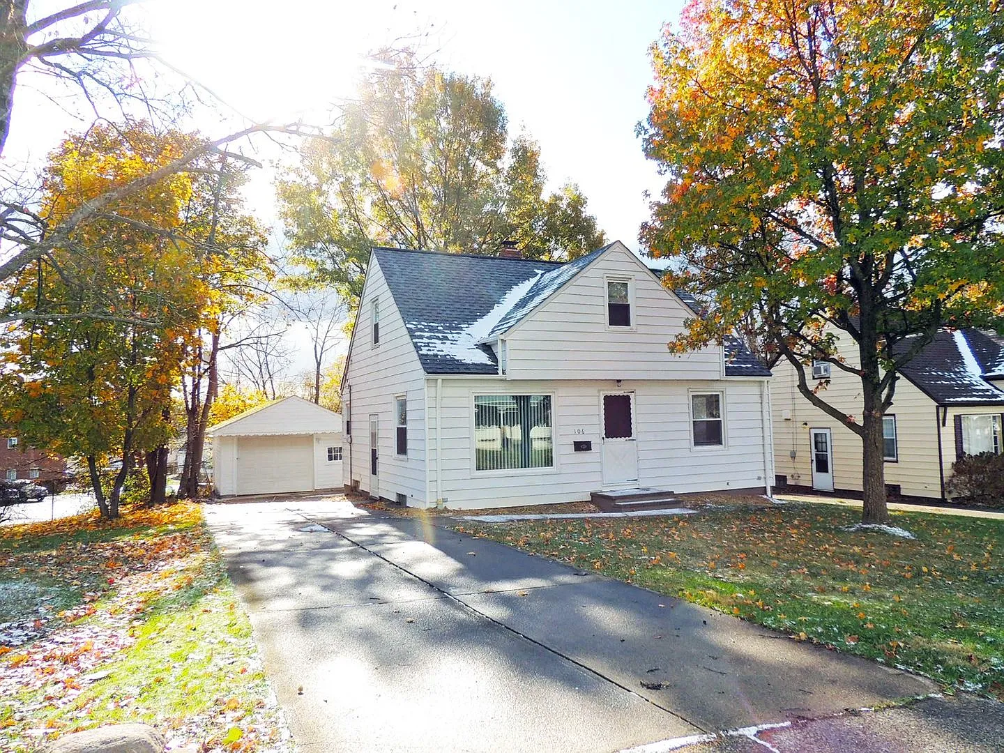 3 Bed - 1 Bath Cape Cod for Rent in Bedford! — Photo 1