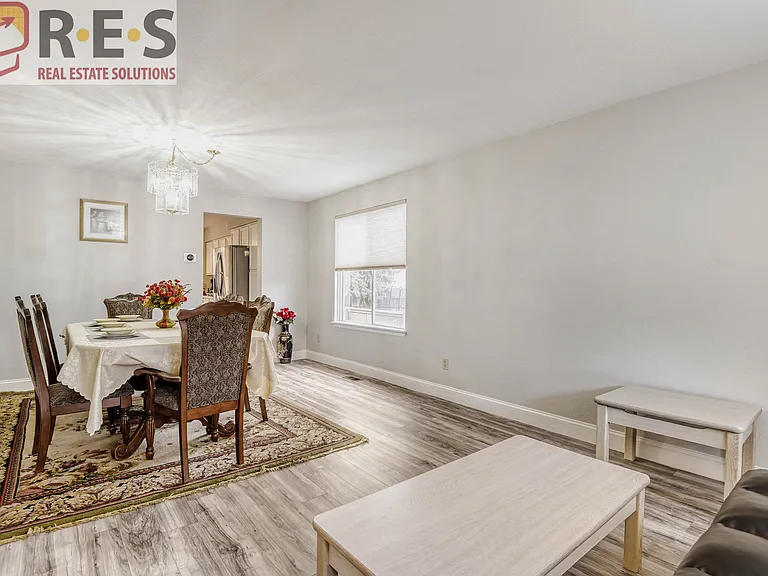 9853 Salford Ln — Photo 5