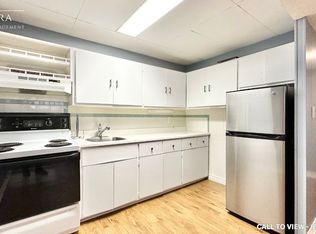 133 Meadowbank Rd #2, Toronto, ON M9B 5E2