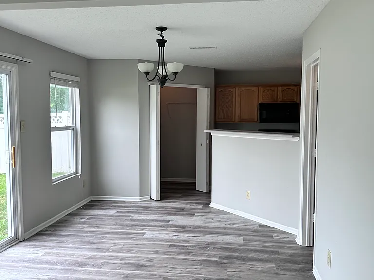15162 Beam St — Photo 6