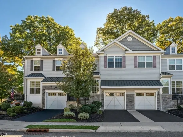 16 Pineview Dr #202, Waldwick Boro, NJ 07463