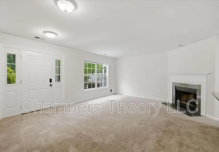 12181 Old Salem Ct — Photo 4