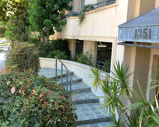3rd image of 1351 N Curson Ave #Penthouse 5