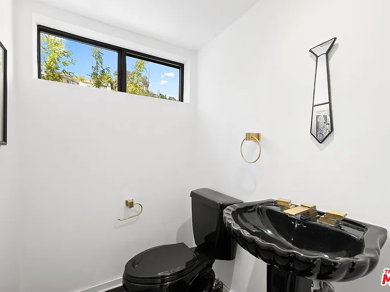 8546 Hillside Ave — Photo 14
