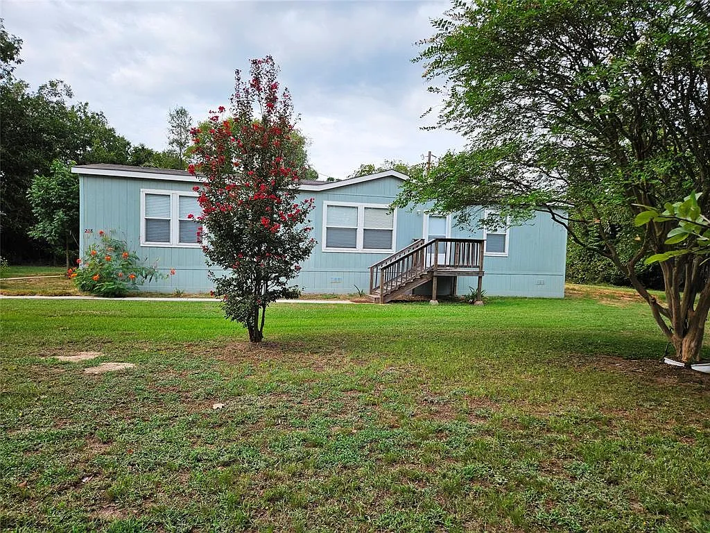 3 bed, 2.0 bath, 1560 sqft, $1,790 — Photo 1