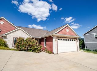 3604 Shade Tree Ct, Waukesha, WI 53188