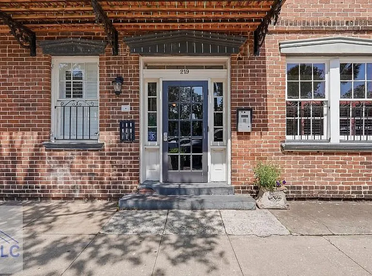 219 Abercorn St #F2 — Photo 2