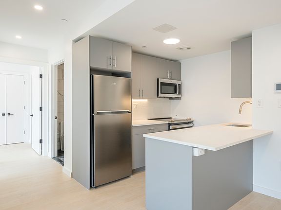 4th image of 14815 89th Ave #7L