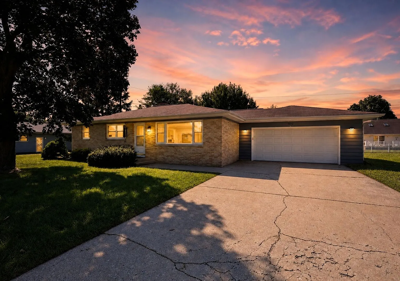 Charming 3BR House in Beloit — Photo 1