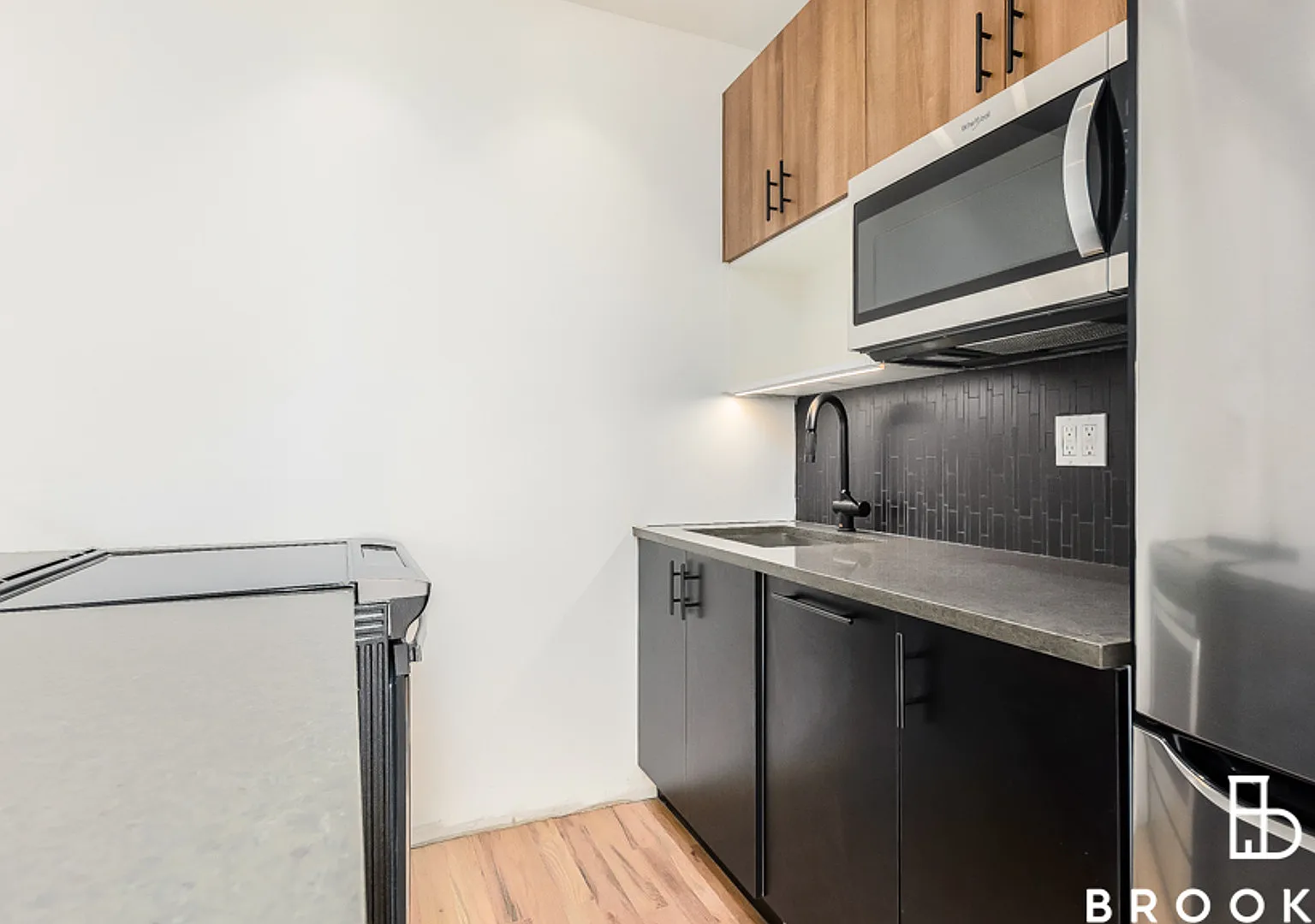986 Rogers Avenue — Photo 4