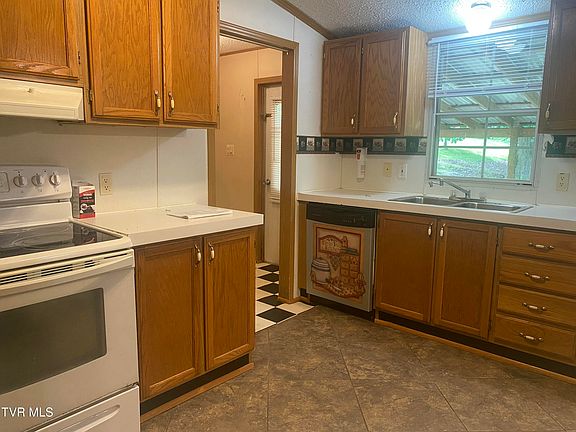 4th image of 6218 Lake Rd