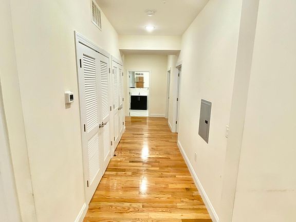 4th image of 105 N Walnut St #305
