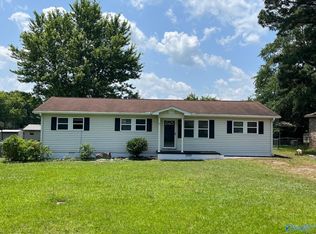 734 Pickens St SW, Hartselle, AL 35640