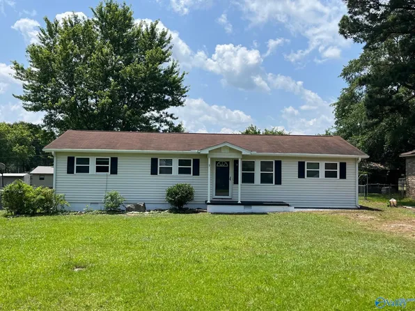734 Pickens St SW, Hartselle, AL 35640