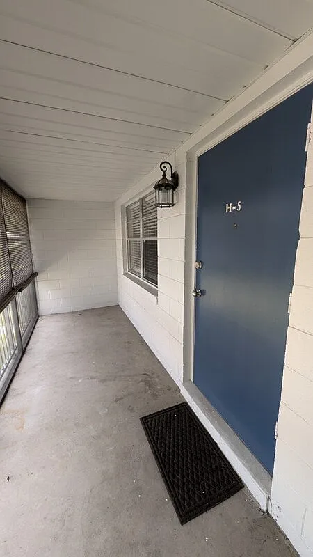 1 bed, 1.0 bath, 726 sqft, $1,295 — Photo 2