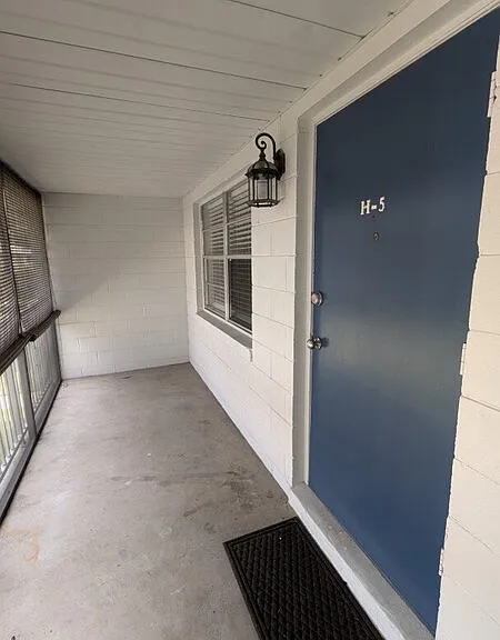 700 E Airport Blvd #H5 — Photo 2
