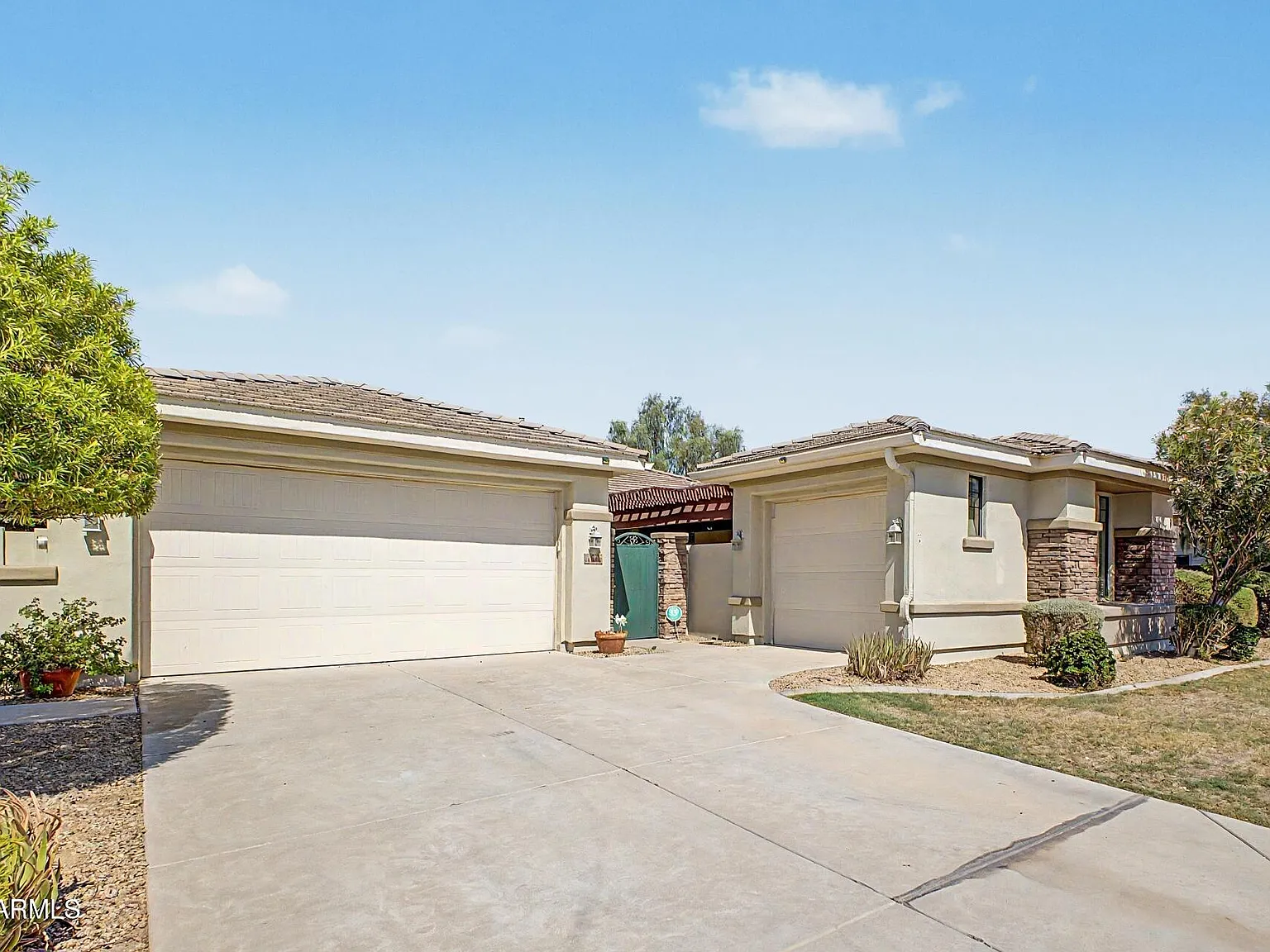 3 bed, 2.5 bath, 2842 sqft, $2,800 — Photo 4