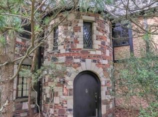 23 Woodfield Ln, Saddle River, NJ 07458