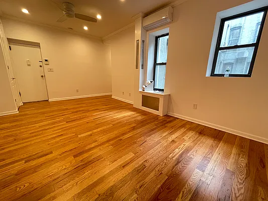 Rented by Silver Line Realty Group NY LLC | media 8