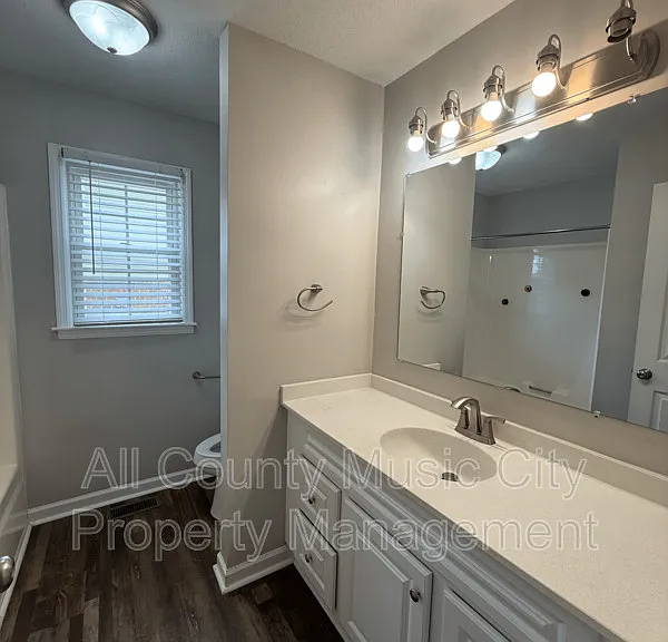 553 Owendale Dr — Photo 8