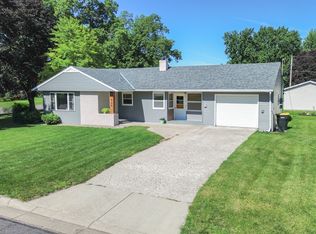 460 S 3rd St, Bird Island, MN 55310
