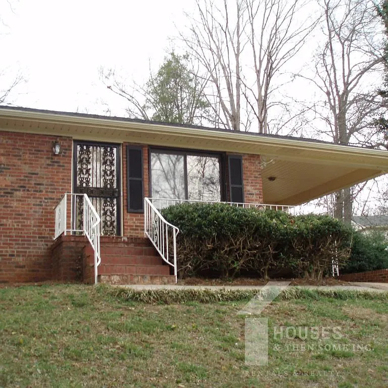 27 Flower Dr — Photo 3