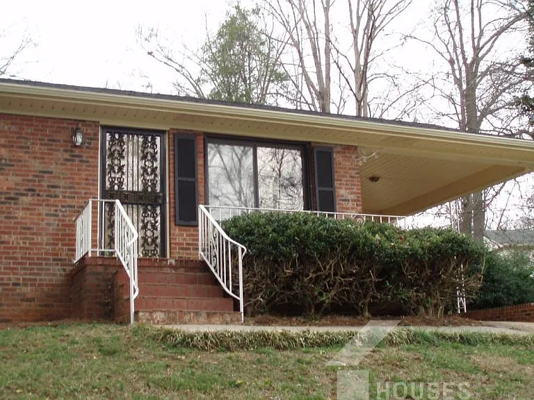 27 Flower Dr — Photo 3