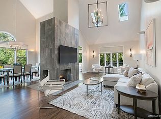 430 Oak Ridge Ct, Lake Bluff, IL 60044