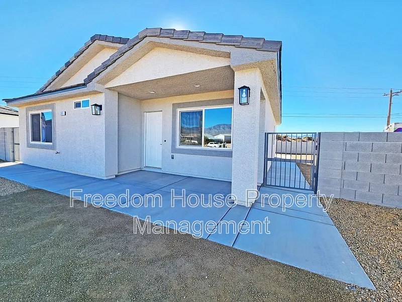 2 bed, 2.0 bath, 1082 sqft, $1,636 — Photo 2