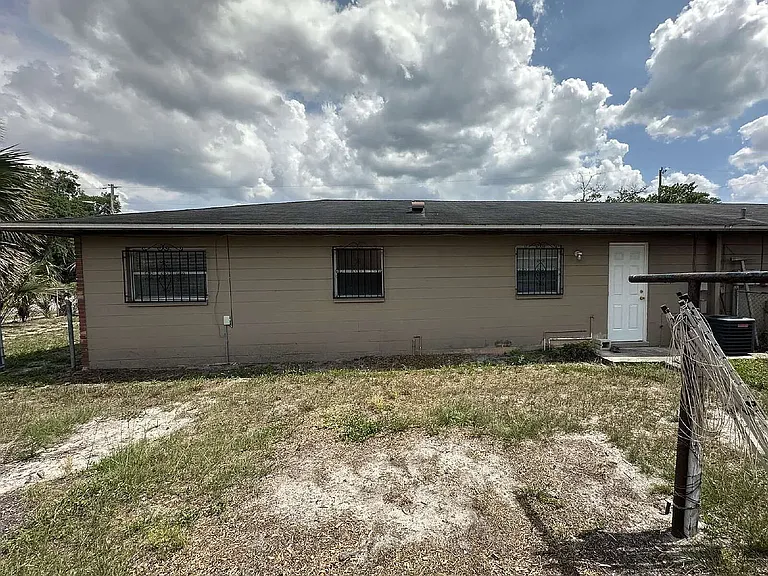 303 W Myrtle St — Photo 8
