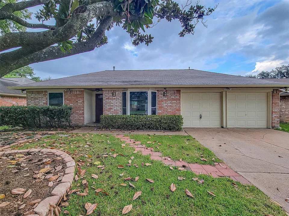 9422 Thistle Trail Dr