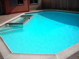 7610 Log View Dr, Houston, TX 77040