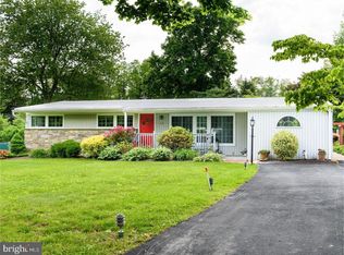 14 Carol Ln, Malvern, PA 19355