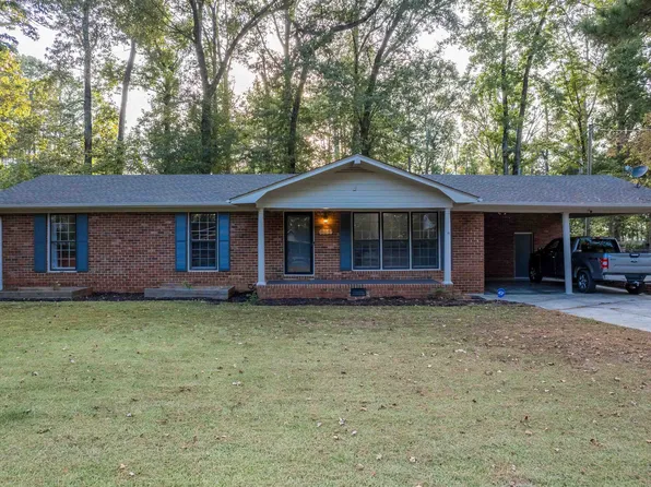 803 Cedar St NW, Hartselle, AL 35640