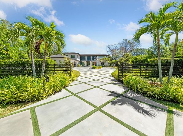8825 SW 64th Ct, Pinecrest, FL 33156