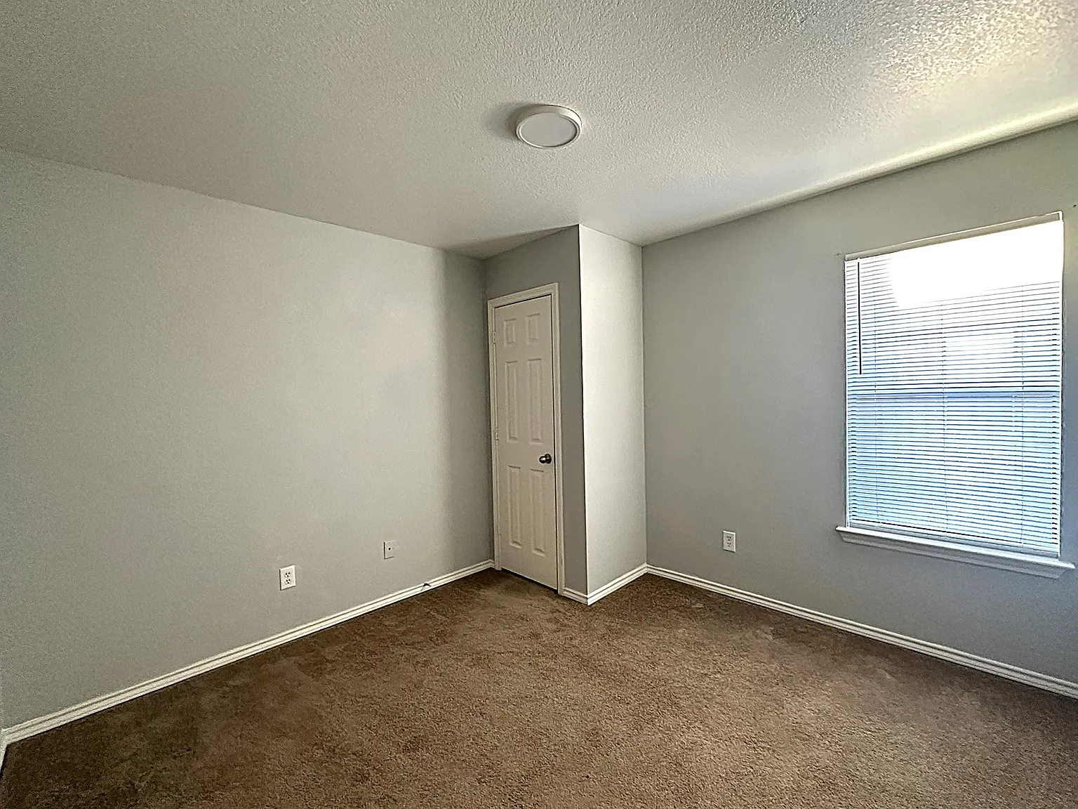 3 bed, 1250 sqft, $1,150 — Photo 3