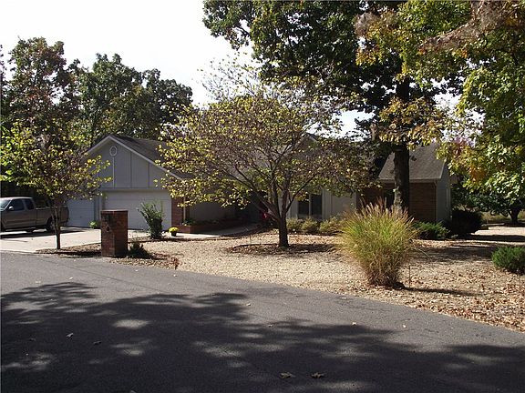 3rd image of 8 Saint Andrews Cir