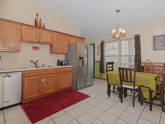 3rd image of 2416 Buckingham Ct