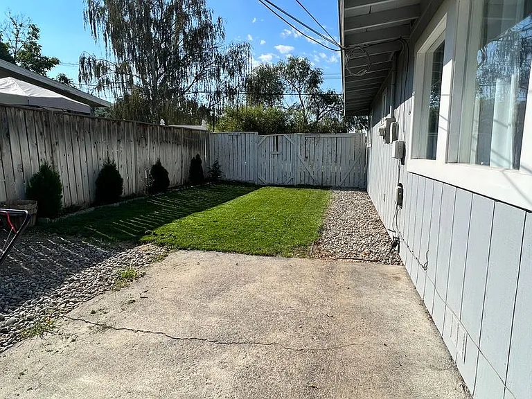 1215 S Eastlake Dr — Photo 14