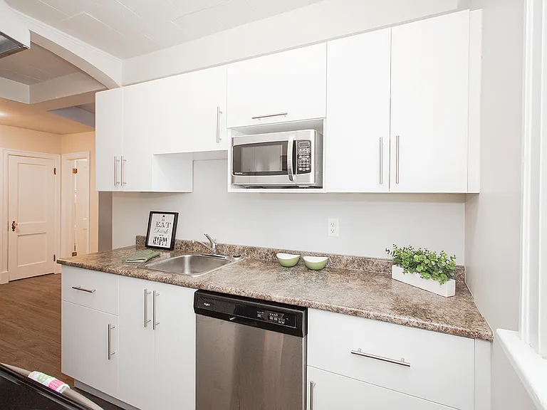 129 Lenore St #14 — Photo 4