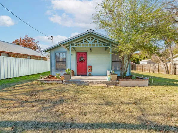 816 S Houston St, De Leon, TX 76444