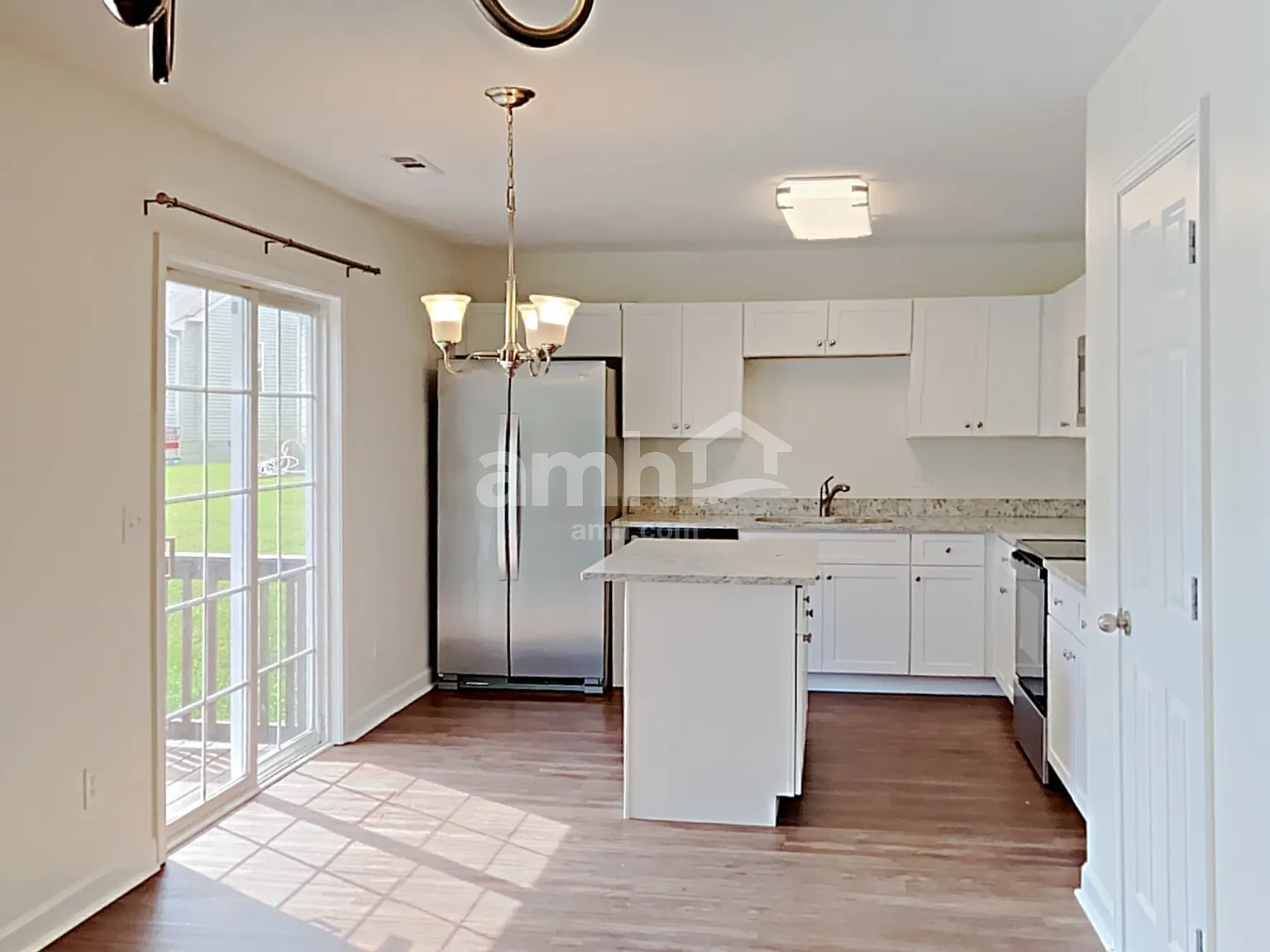 4 bed, 2.0 bath, 2042 sqft, $2,600 — Photo 3