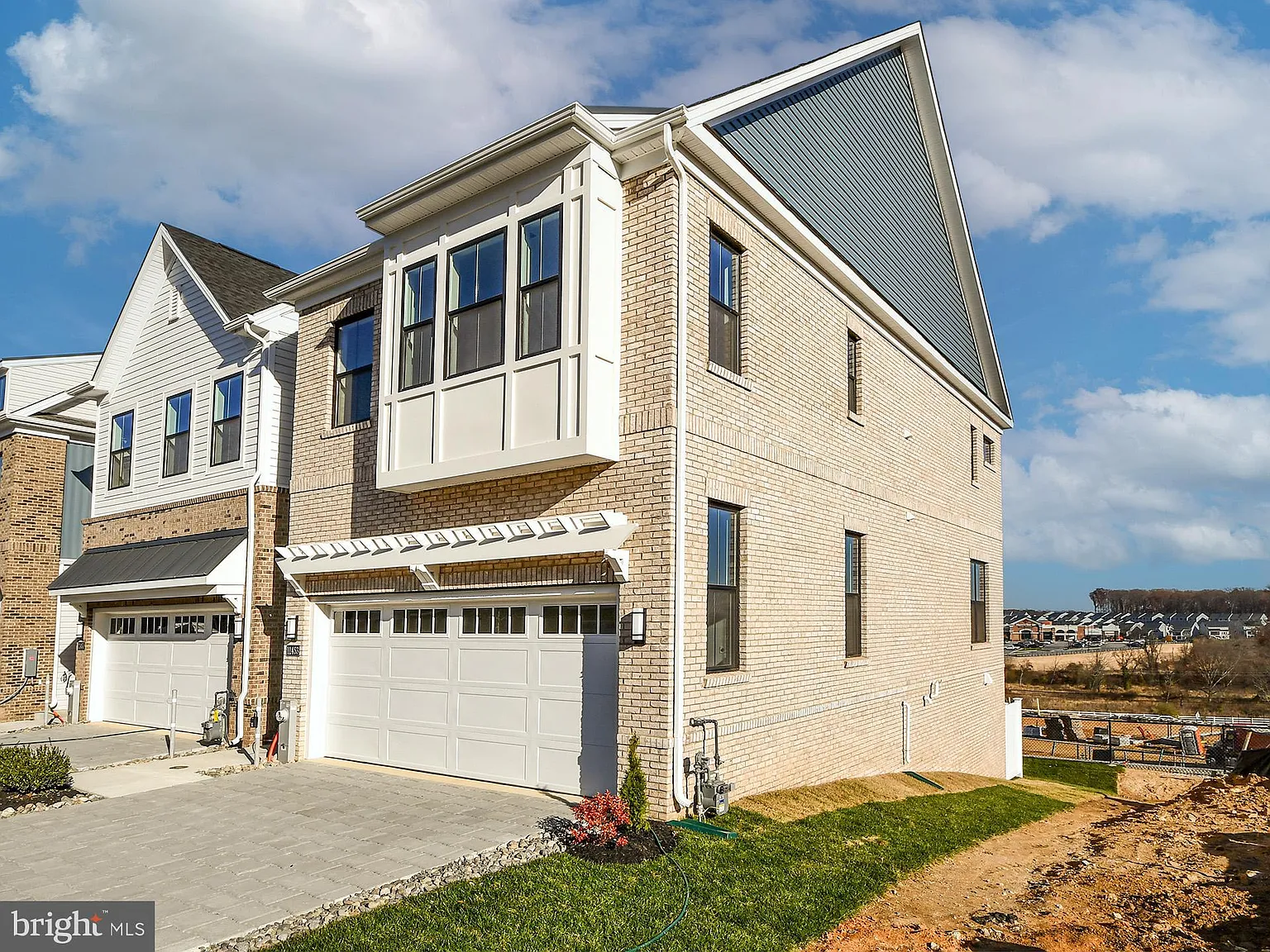 3 bed, 5.0 bath, $4,300 — Photo 2