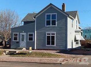 107 S Courtland St, Chamberlain, SD 57325