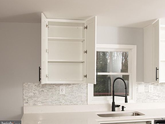 3rd image of 4785 Mountain Rd